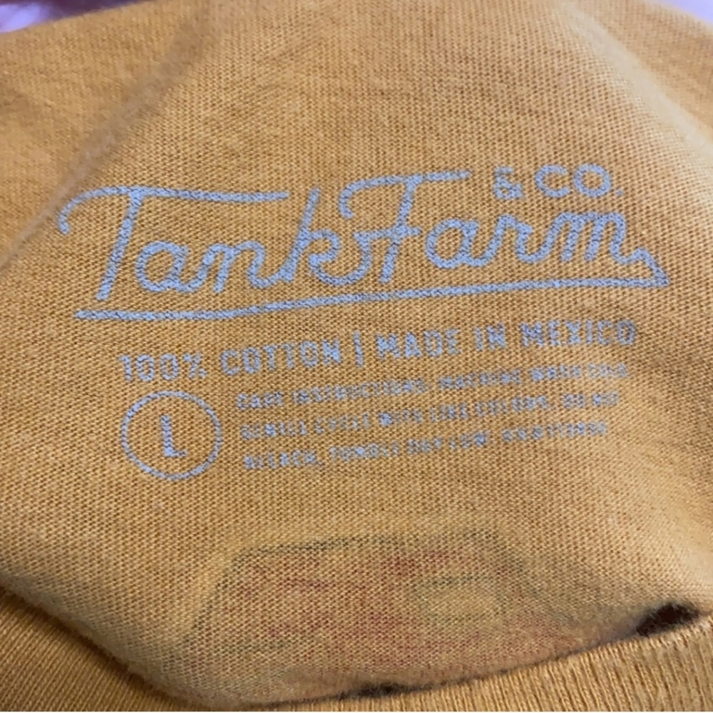 Tank Farm Short Sleeve Gold Graphic Tee Shirt Size L - Picture 3 of 5